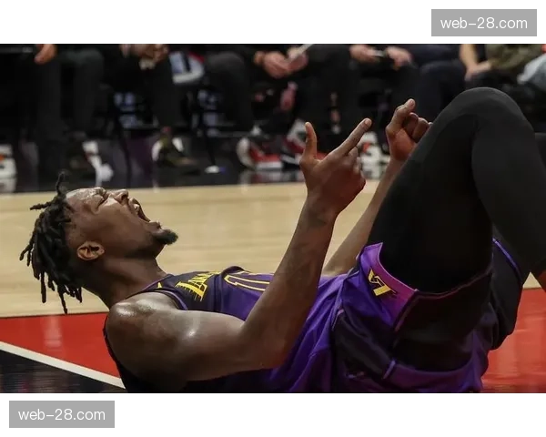 范弗里特右膝十字韧带疼痛 火箭控卫位置组织能力受创