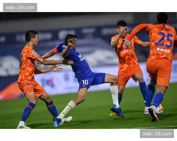 英博低位防守迎战绿城传控，斯坦丘调度对决董春雨门线